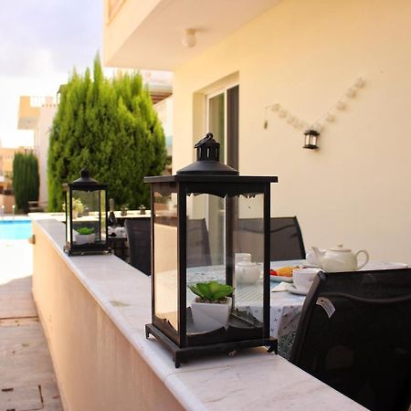 Cozy Poolside Apartment Paphos Exterior foto