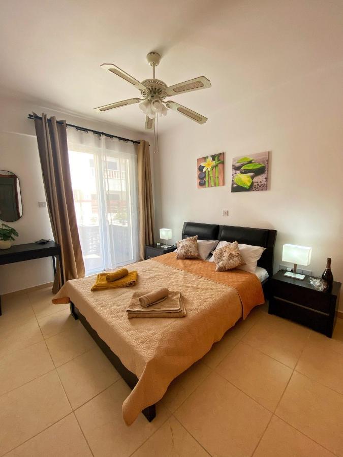 Cozy Poolside Apartment Paphos Exterior foto