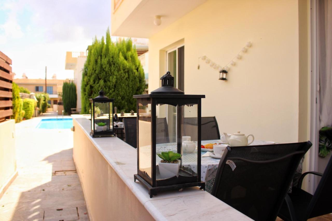 Cozy Poolside Apartment Paphos Exterior foto