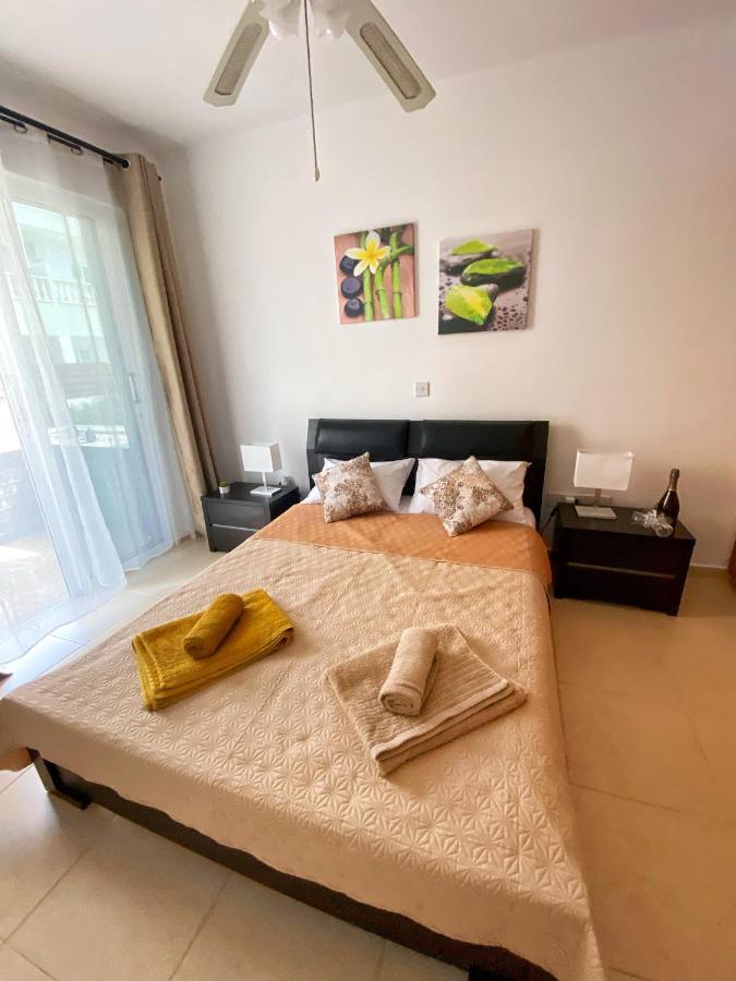 Cozy Poolside Apartment Paphos Exterior foto