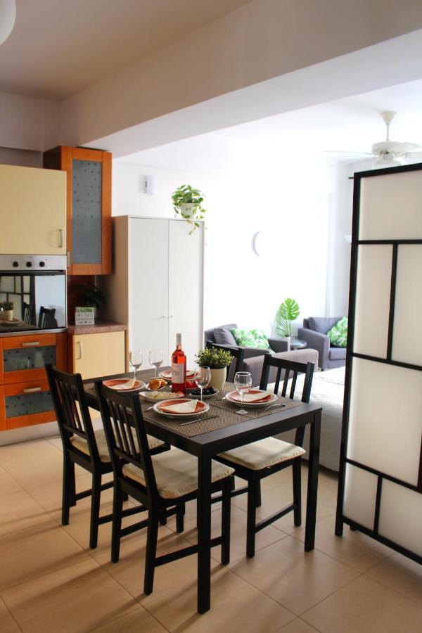 Cozy Poolside Apartment Paphos Exterior foto